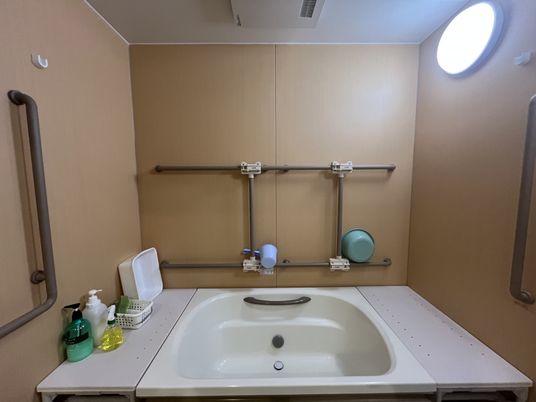介護向け設備の浴室