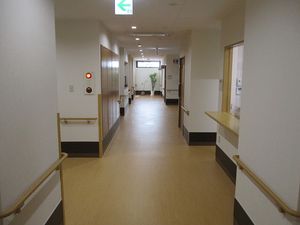 手すり付きの廊下