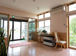 日当たりの良いエントランス