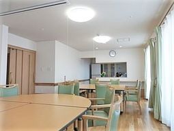 明るいダイニングスペース