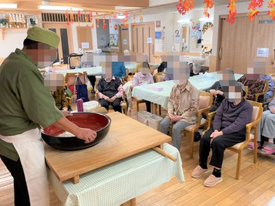 スタッフと入居者の交流活動室