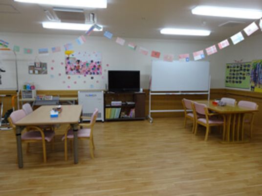 明るく穏やかな多目的室