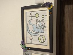 壁に掛けられたアート