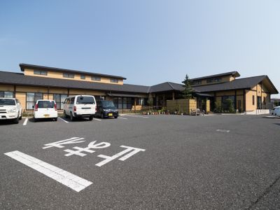 温もりある建物の外観