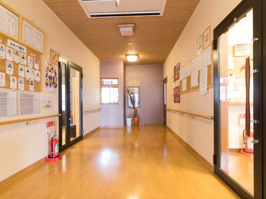 廊下と掲示板の一部