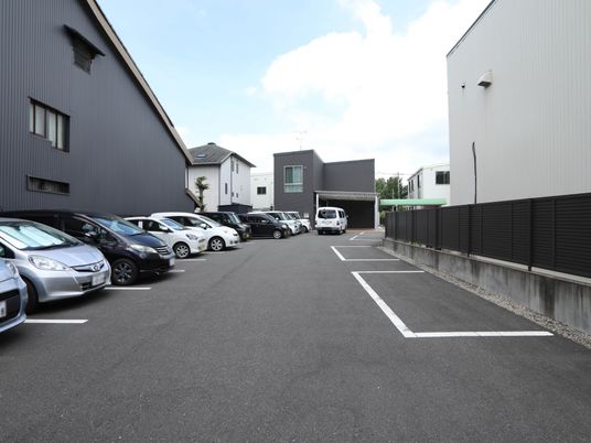 整備された駐車場エリア