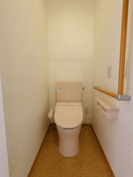 バリアフリー設計のトイレ