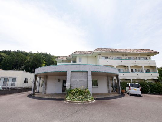 施設エントランス前景