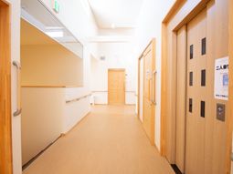 明るい廊下の様子