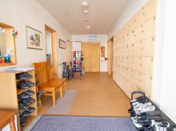 エントランスの明るい様子