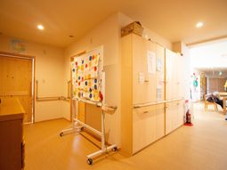 廊下の明るい空間