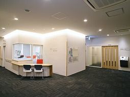 清潔感ある受付エリア