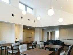 明るいダイニング空間