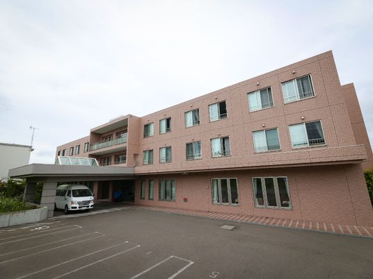 清潔な外観の施設