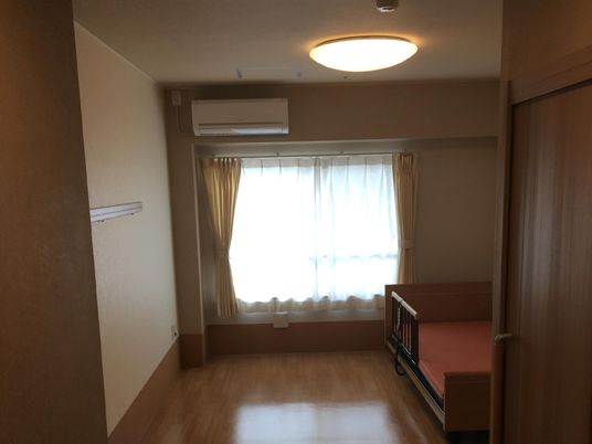 洋室の明るい居室