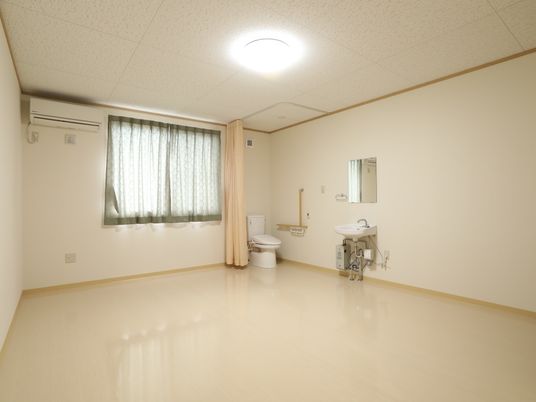 洋室とトイレの洗面台