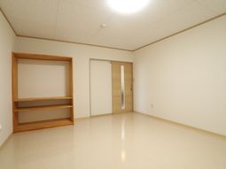 シンプルな空間の居室