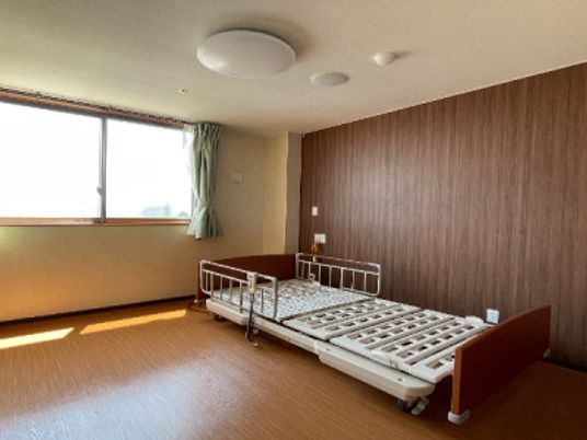 日差しが入る明るい居室