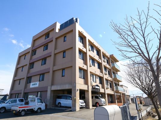 多階層の建物外観
