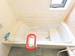 明るい浴室の一角