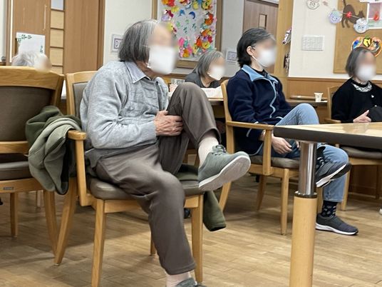 明るい食堂の様子