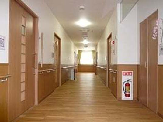 暖かい雰囲気の廊下