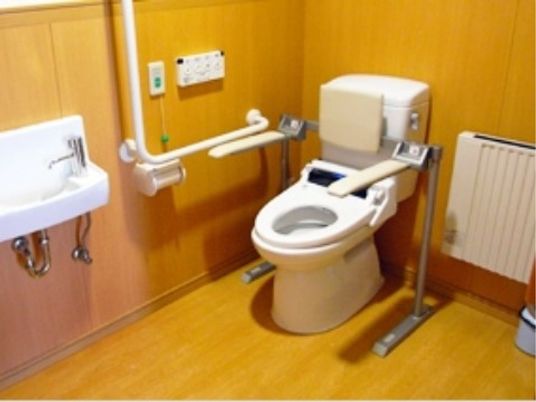 バリアフリーなトイレ設備