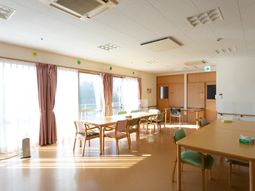 明るい食堂の様子