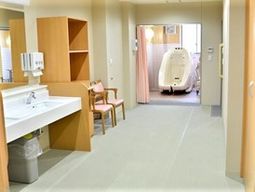 明るい介護の個室