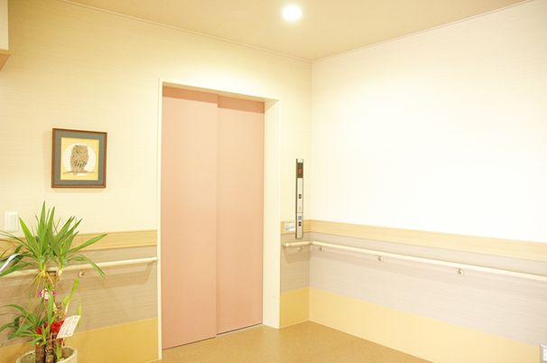 落ち着いた雰囲気の廊下