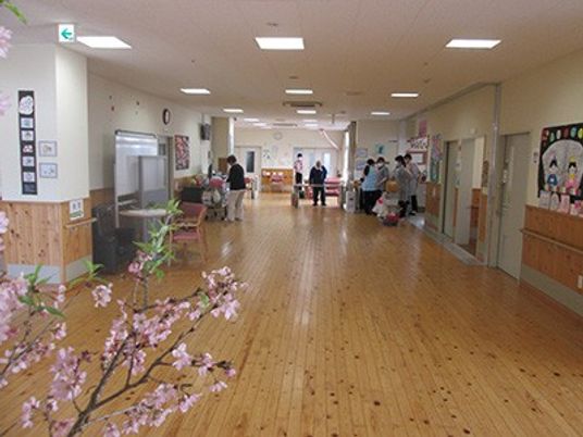 自然光が入る廊下
