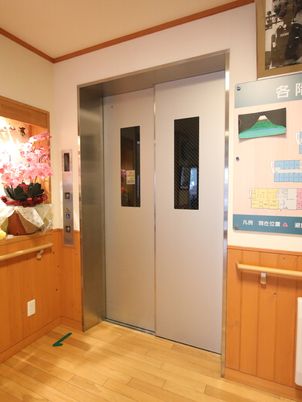 清潔なエレベーター空間