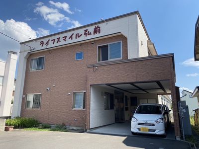 看板付き外観