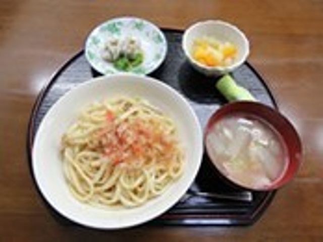 和風パスタの提供食事 健康を考えた和風パスタの食事が提供されており、バランスの良い献立で利用者の健康をサポートします。