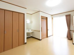 明るい居室の一角