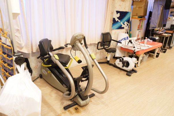 機器が並ぶ部屋