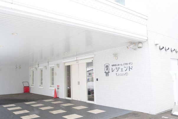 出入口の建物