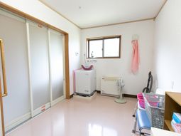 洋風な居室のインテリア