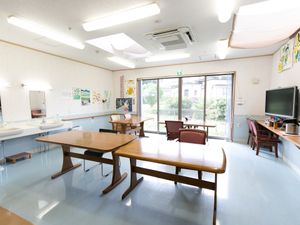 明るい共有ダイニング