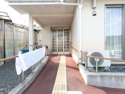 エントランス付近の外観