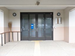 清潔感あるエントランス