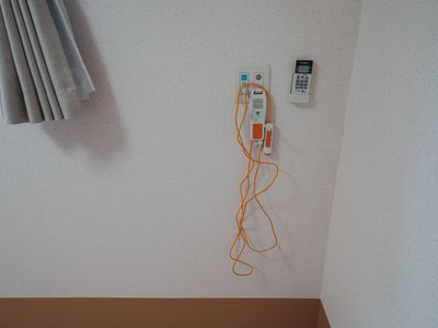 カーテン付きの居室