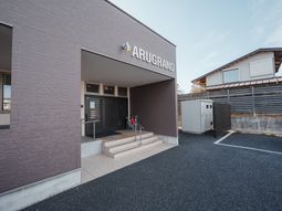 建物出入口外観