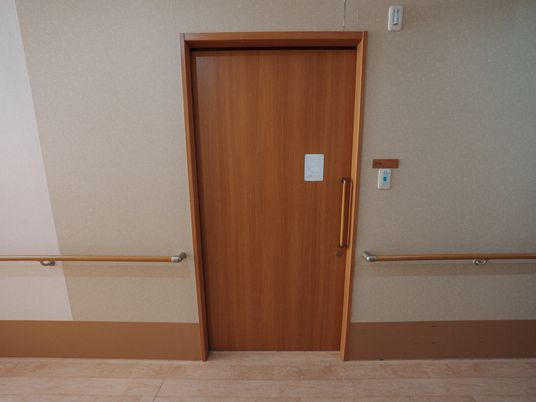 落ち着いた雰囲気の廊下