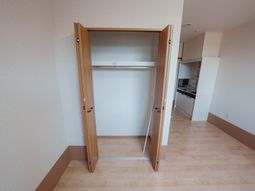 シンプルな居室クローゼット
