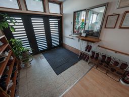 来訪者受付付近