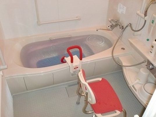 手すり付き浴室