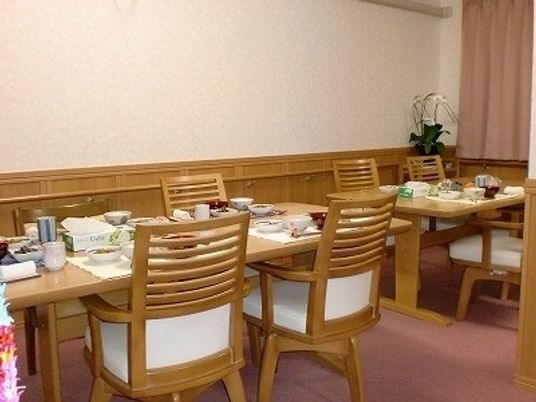 明るい食堂の風景