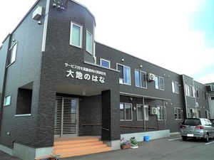 施設の落ち着いた外観