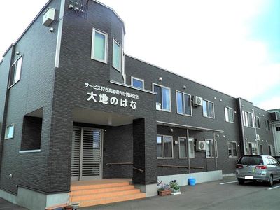 施設の落ち着いた外観